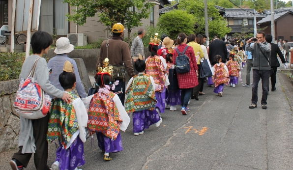 稚児練供養